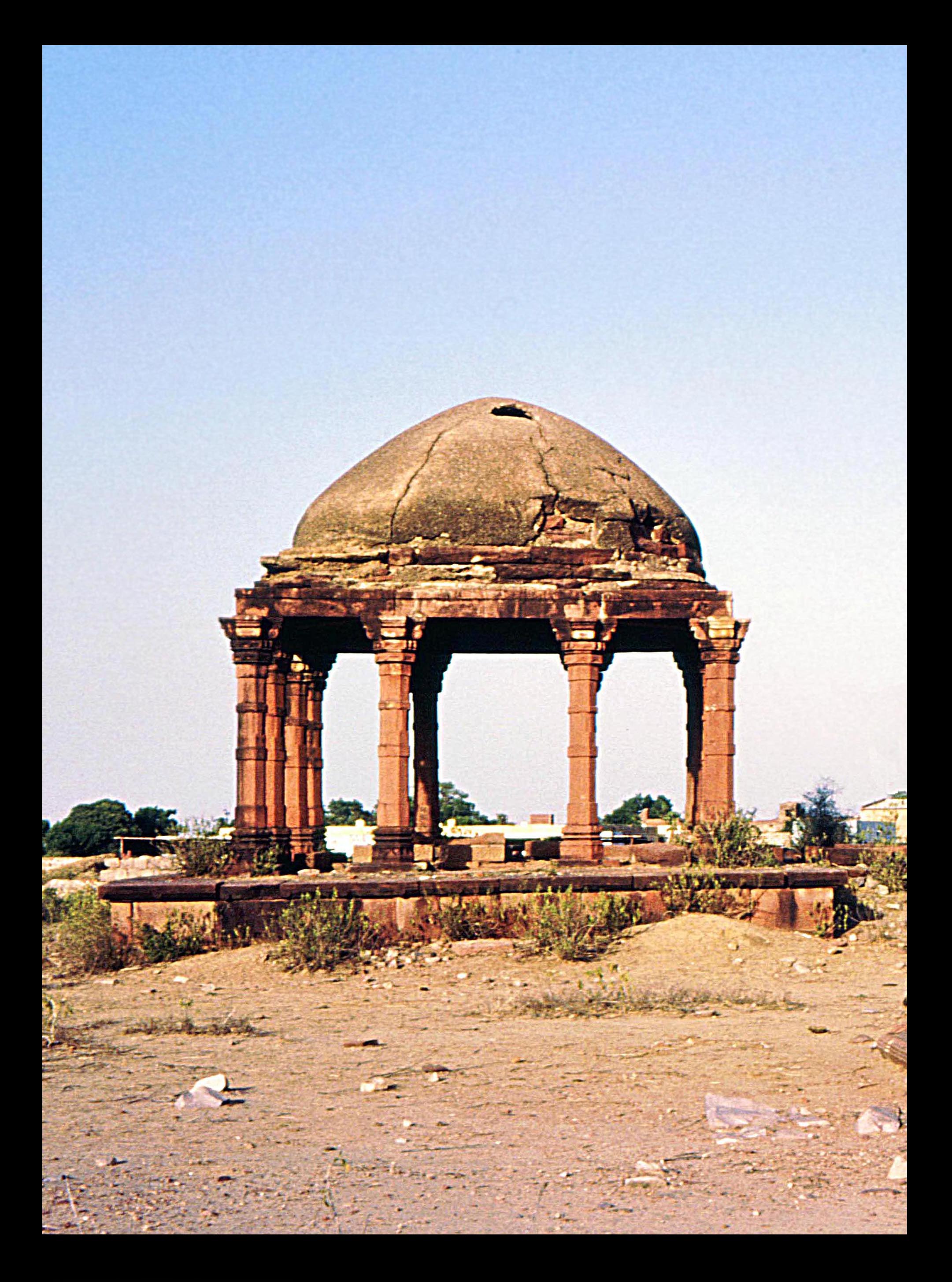 06_Bayana,_Auhad_Khan's_Tomb,_small_file 06_Bayana,_Auhad_Khan's_Tomb,_small_file
